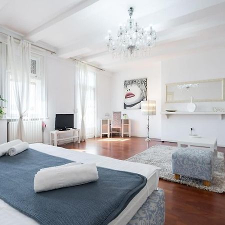 Mozzafiato By The River Studio Bucarest Extérieur photo