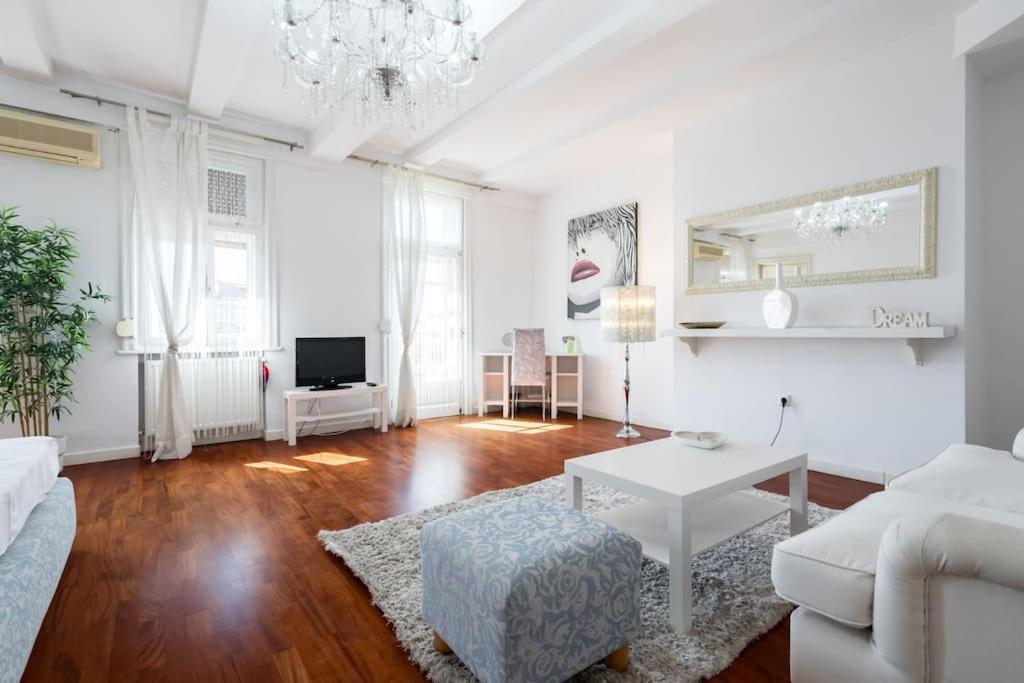Mozzafiato By The River Studio Bucarest Extérieur photo
