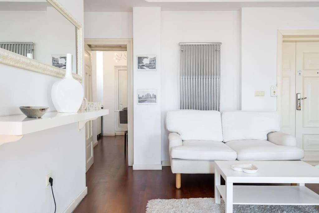 Mozzafiato By The River Studio Bucarest Extérieur photo