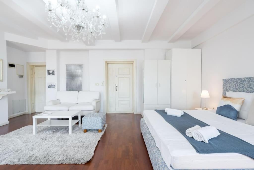 Mozzafiato By The River Studio Bucarest Extérieur photo